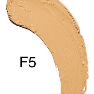 F5 | Makeup Revolution Fast Base Stick Foundation